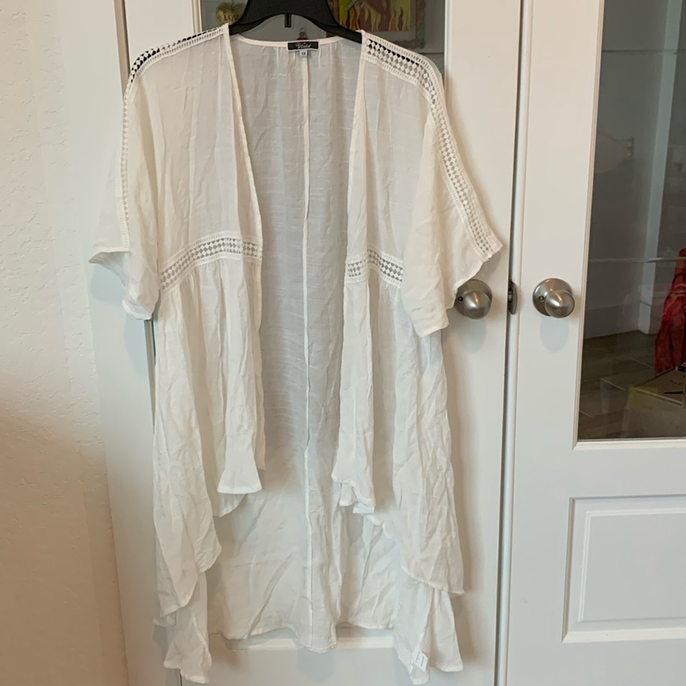 White high low jacket with beautiful detail! So cool for summer layering!